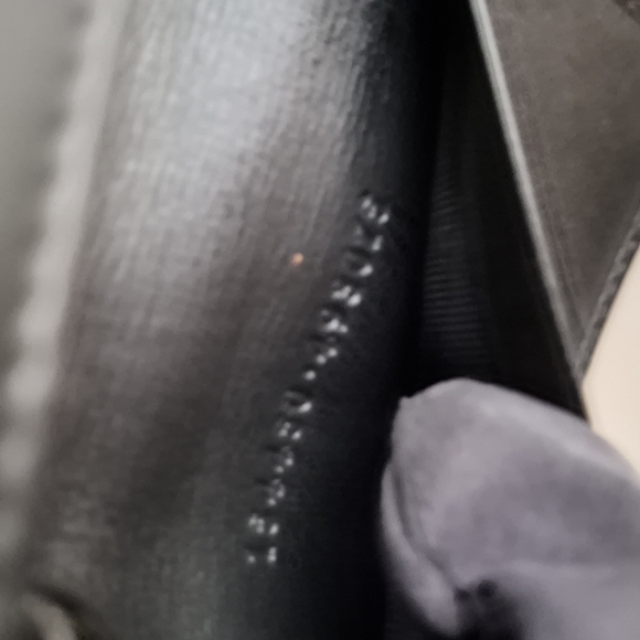 Gucci Black signature leather key holder wallet - Picture 8 of 14